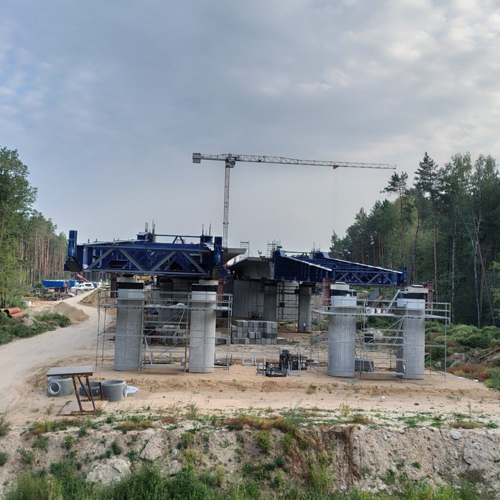 w ciągu drogi ekspresowej Malewice-Chlebczyn